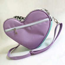 Cargar imagen en el visor de la galería, BOLSA CORAZÓN ROSA