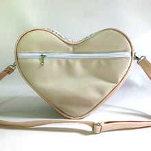 Cargar imagen en el visor de la galería, BOLSA CORAZÓN VAINILLA