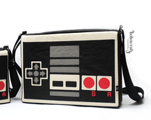 Cargar imagen en el visor de la galería, MOCHILA NINTENDO GRANDE