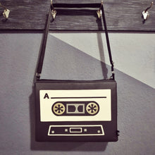 Cargar imagen en el visor de la galería, MOCHILA CASSETTE GRANDE