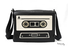 Cargar imagen en el visor de la galería, MOCHILA CASSETTE GRANDE